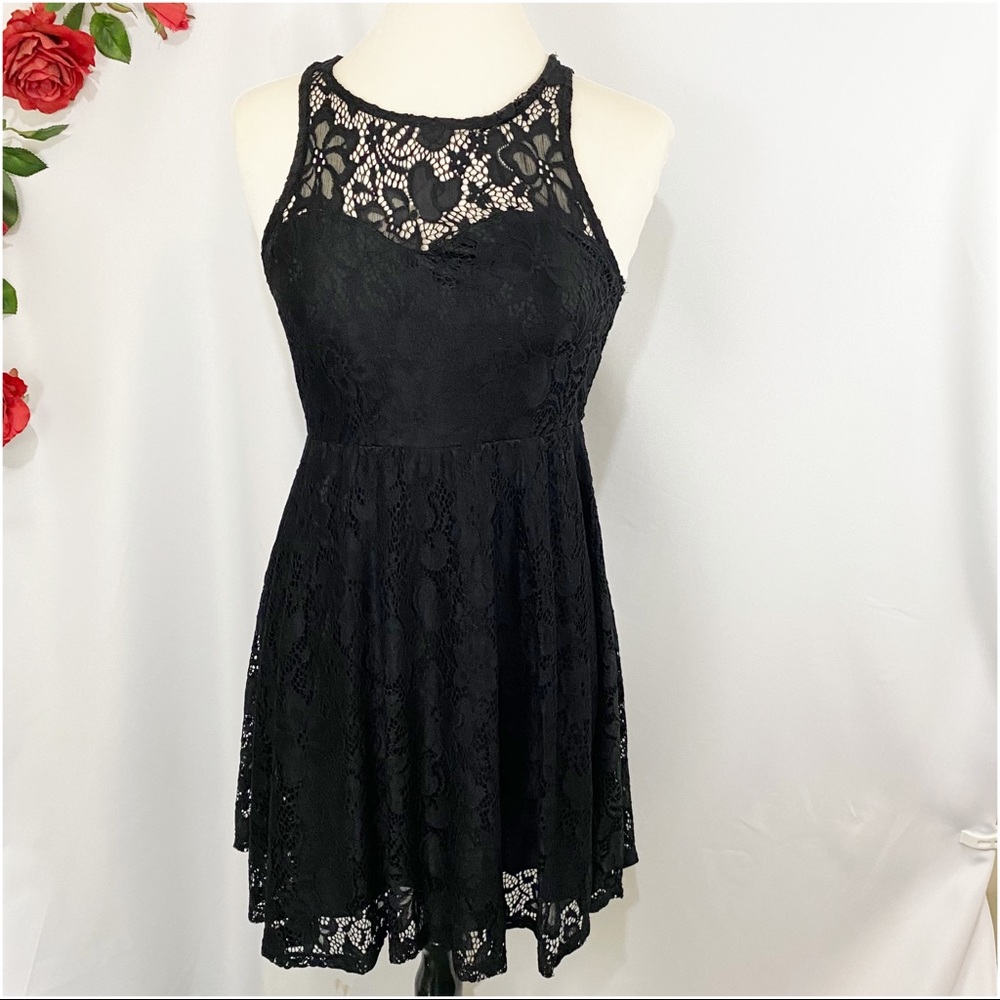 Iris LBD Floral Lace Flowy Sweetheart Mini Dress